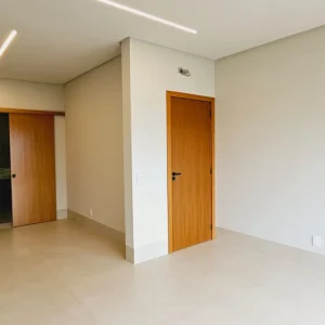 TR003-1315632-23.webp