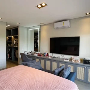 TR008-1320408-16.webp